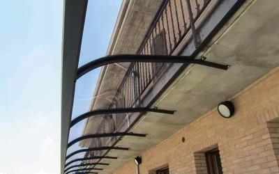 Pensilina Mod. Sottosoletta – Design elegante e pratico per ogni spazio esterno